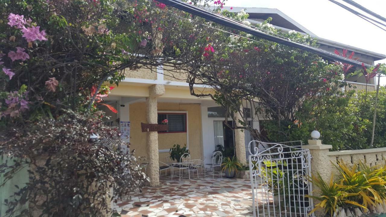 Rainbow Inn Grenville Екстериор снимка
