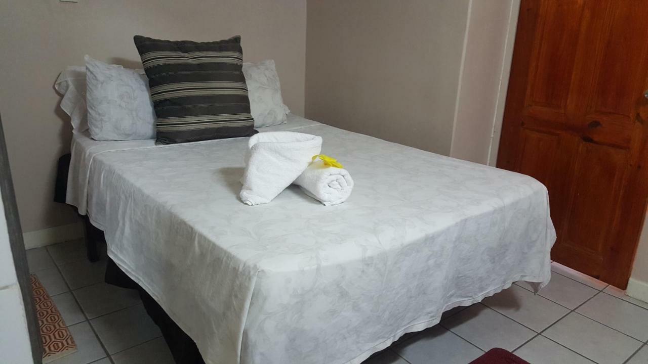 Rainbow Inn Grenville Екстериор снимка