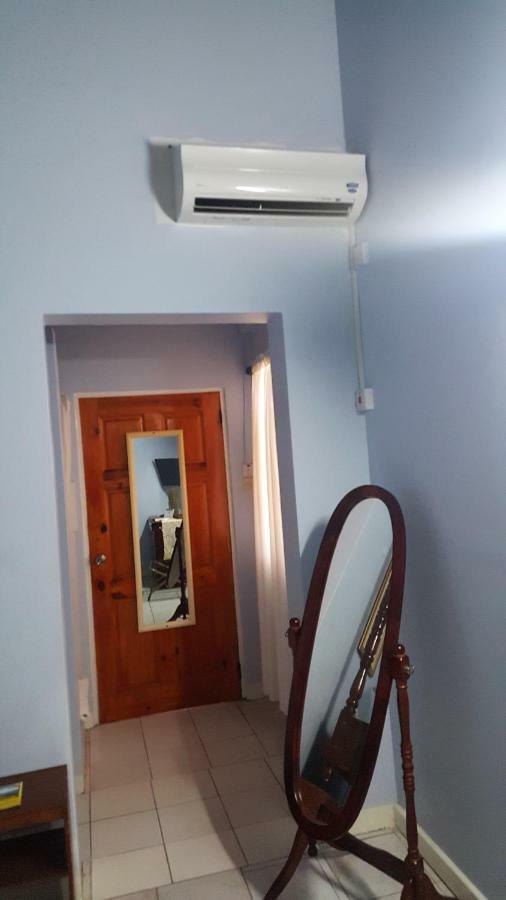 Rainbow Inn Grenville Екстериор снимка