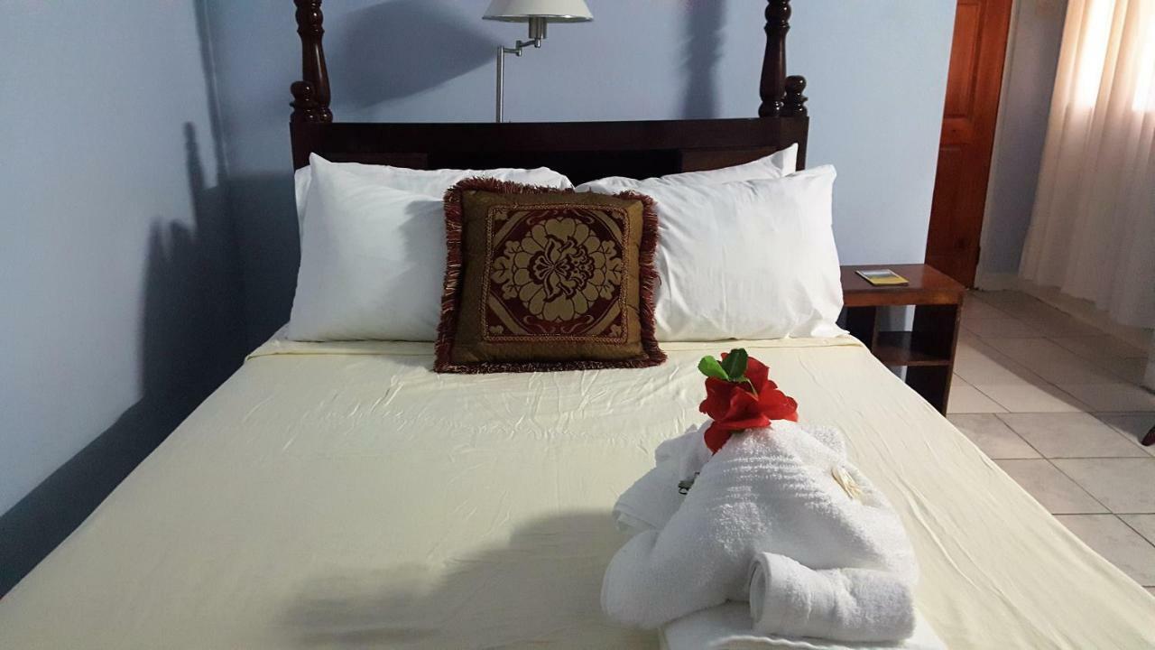 Rainbow Inn Grenville Екстериор снимка