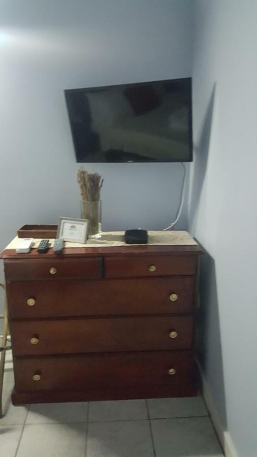 Rainbow Inn Grenville Екстериор снимка