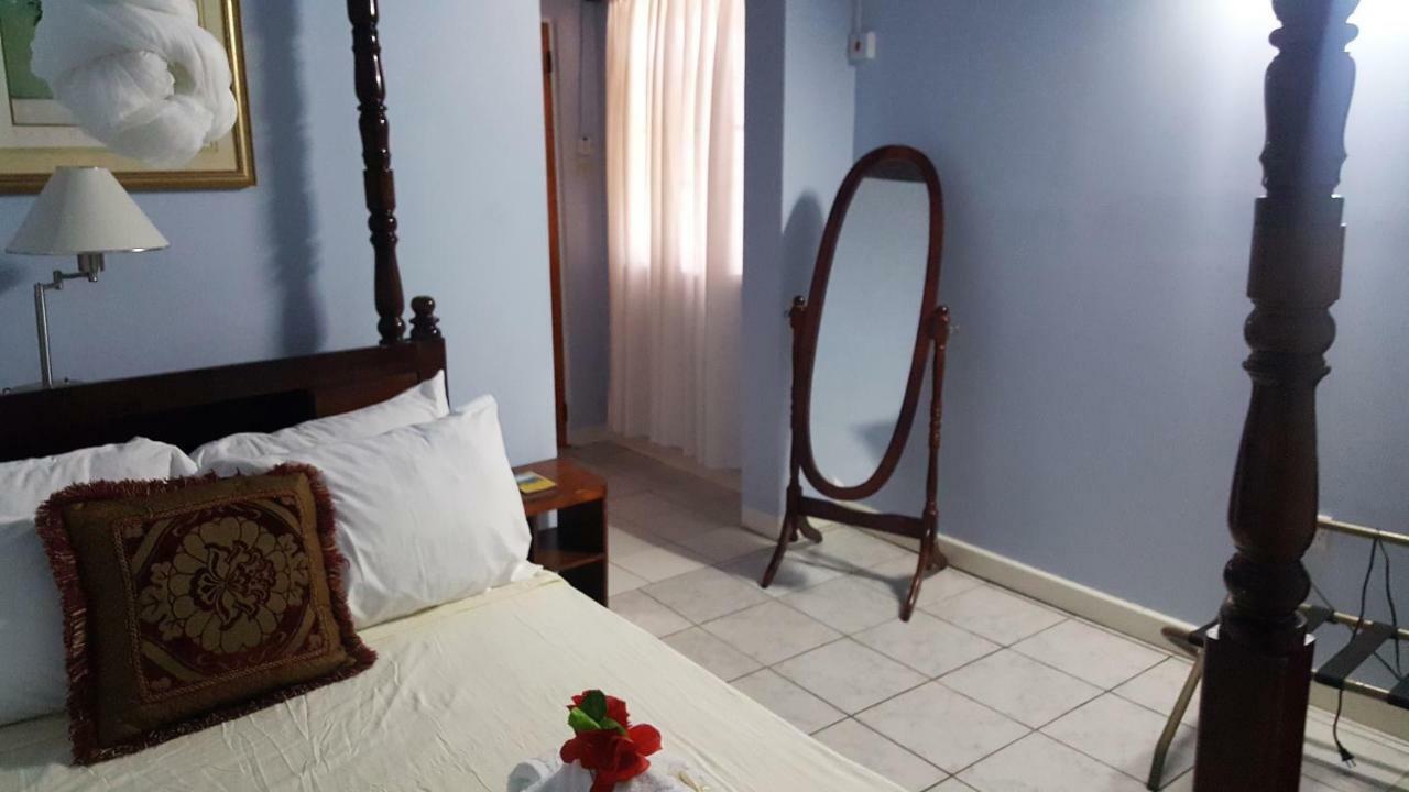 Rainbow Inn Grenville Екстериор снимка